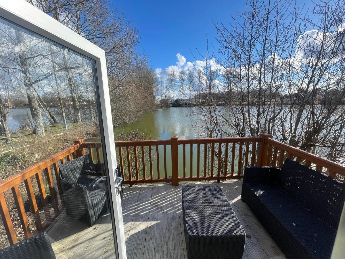 Rudd Lake Luxury Lakeside Lodge With Fishing & Hot Tub@Tattershall Exterior foto