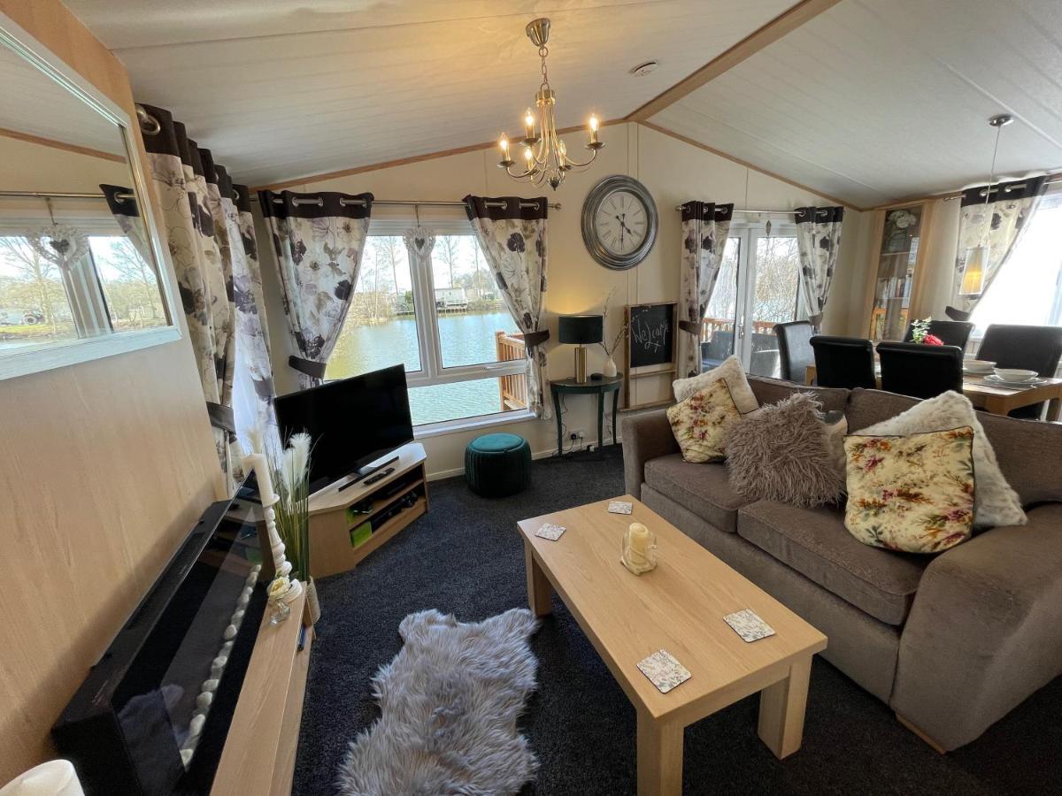 Rudd Lake Luxury Lakeside Lodge With Fishing & Hot Tub@Tattershall Exterior foto