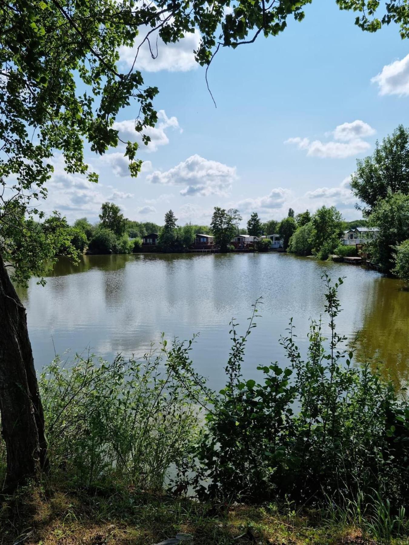 Rudd Lake Luxury Lakeside Lodge With Fishing & Hot Tub@Tattershall Exterior foto