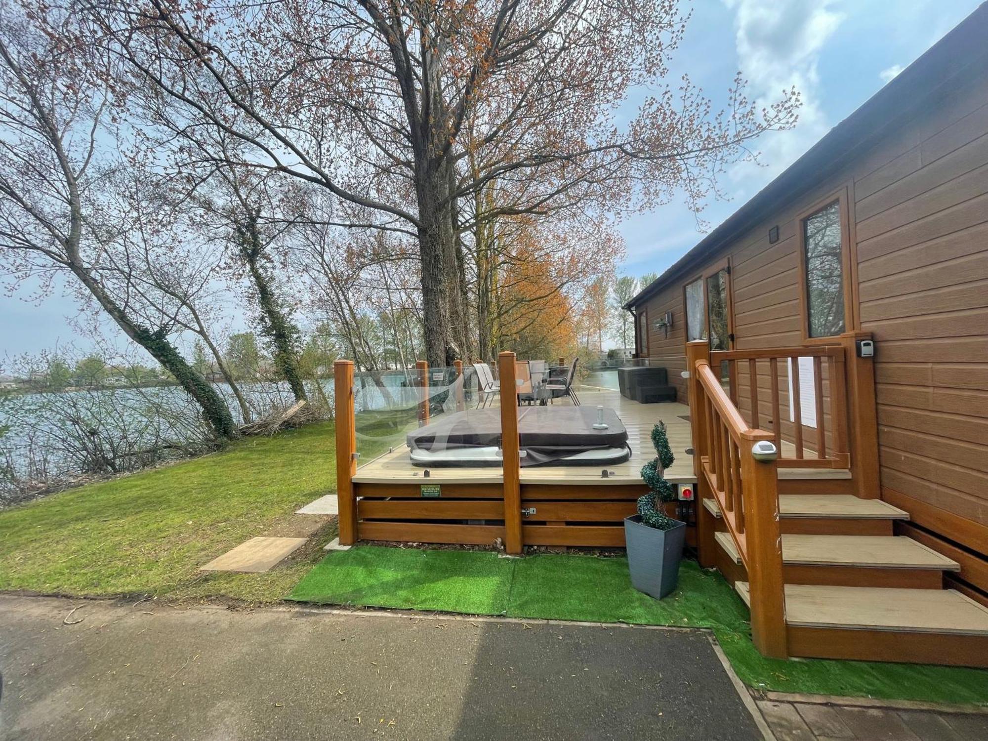 Rudd Lake Luxury Lakeside Lodge With Fishing & Hot Tub@Tattershall Exterior foto